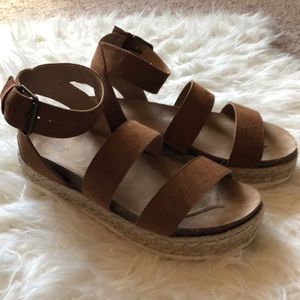 Ankle strap platform sandal